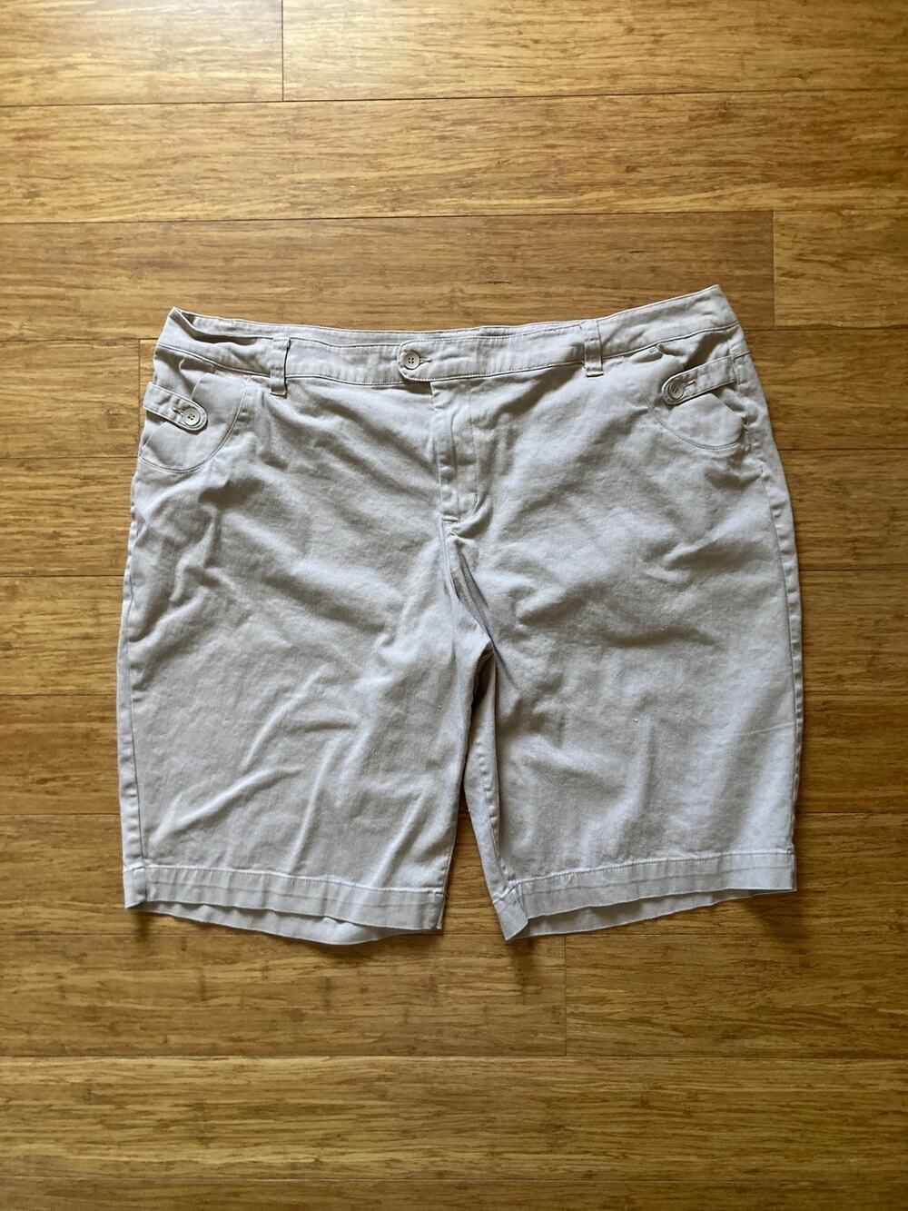 Gloria Vanderbilt Khaki Shorts, Size 26W